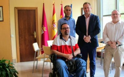 Casañ reafirma su compromiso con Aidiscam para hacer de Albacete una ciudad más inclusiva