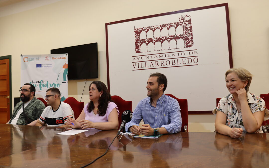 Visita a los alumnos que están realizando prácticas en el ayuntamiento de Villarrobledo