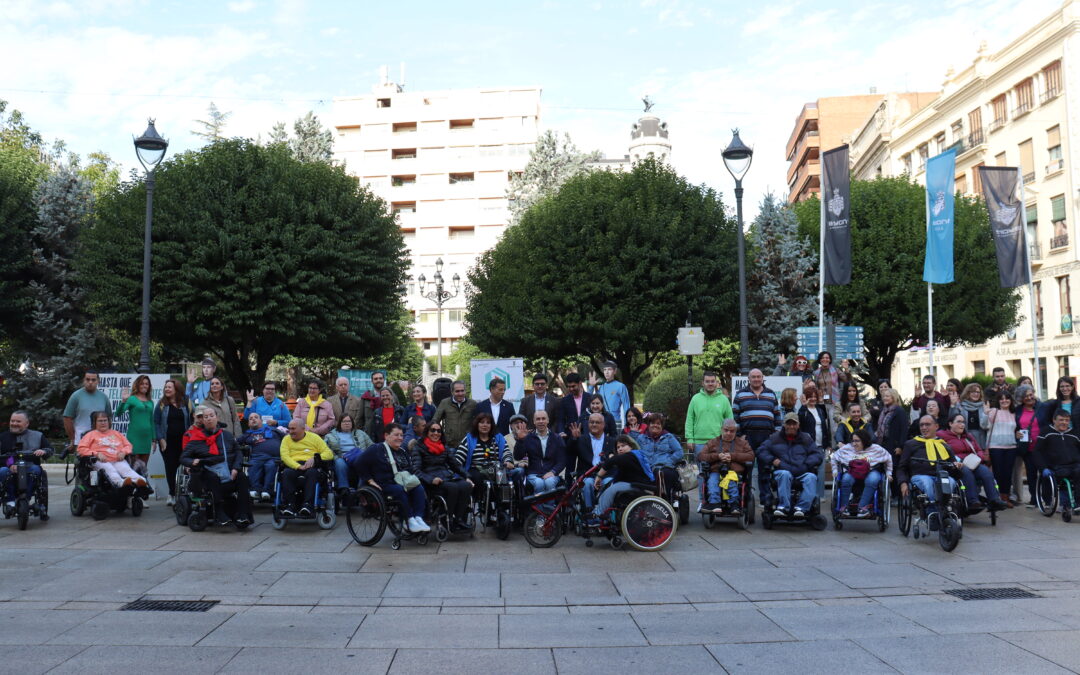 Castilla-La Mancha Inclusiva y COCEMFE Albacete exigen que hasta que el teletransporte sea viable se cumplan las leyes de accesibilidad