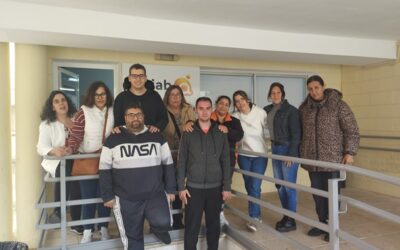 El alumnado de “Conecta con tu Futuro Cuenca” visita la lavandería industrial del grupo Amiab para completar su formación teórica